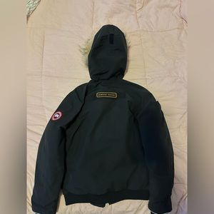 Black Youth (L) / Women’s (XS/S) Canada Goose Rundle Bomber.